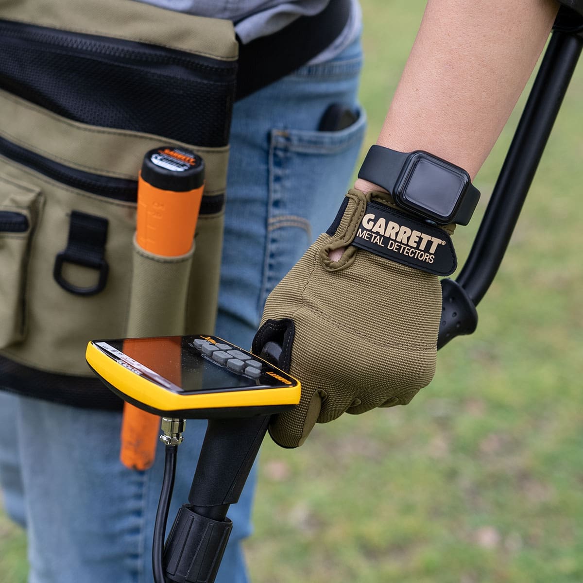 Garrett Detecting Gloves - Medium